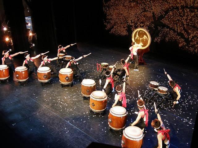 Παράσταση με τύμπανα taiko